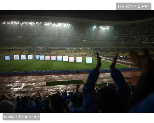 黄强独家揭秘足球技巧与战术分析分享，助你提升球场表现与观赛乐趣